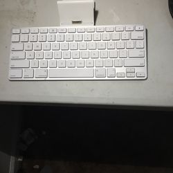 APPLE Ipad Keyboard Dock Model A1359 