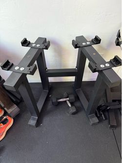Adjustable dumbbell stand
