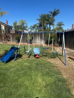 Playground (Must pull apart and haul away yourself)