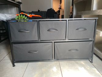 DRESSER