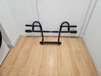 Multi-Grip Doorway Pull-Up Bar (No Drilling Required)