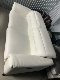 🔥 MOVING SALE – WHITE LEATHER POWER RECLINING 🔥