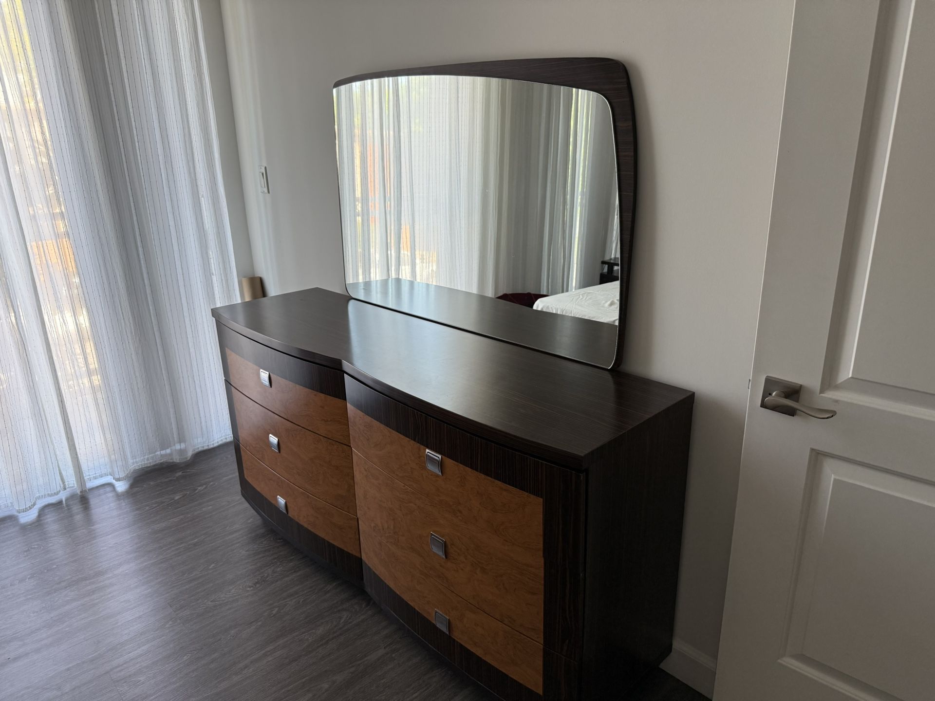 Dressers With Mirror