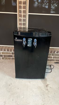 Mini fridge