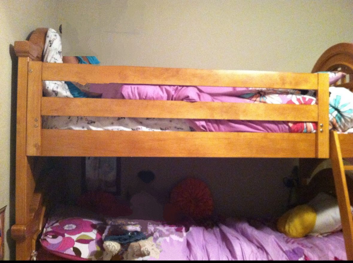 Twin Size Bunk Bed( RTG)
