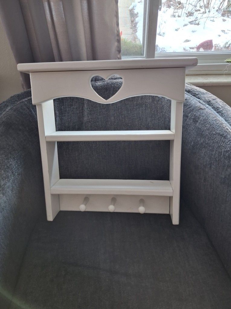 18x18 Decorative Shelf With Knobs