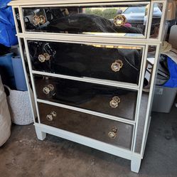 Pier 1 imports Dresser