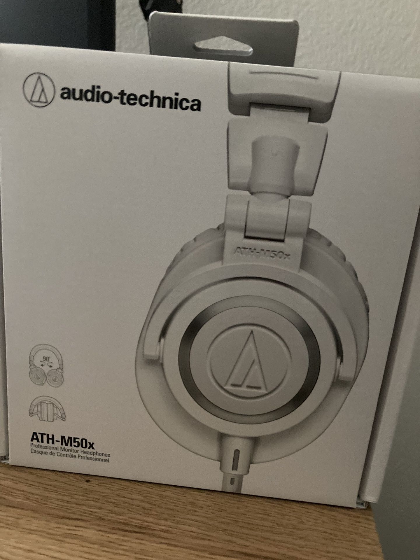 audio-technica headphones ATH-M50X white