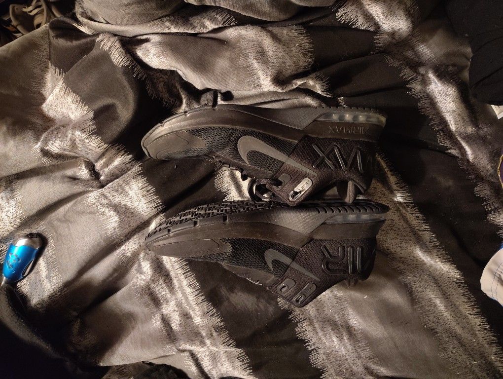 Black Nike Air max Alpha Trainers