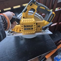  More Then Just This! Dewalt 20V Brushless Cordless 7 1/4 Cicular Saw