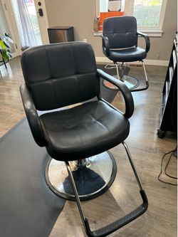 Stylist Pump Chair and anti fatigue mat