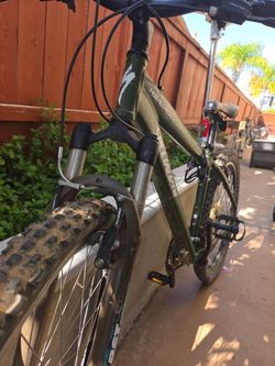 Specialized hard Rock sport mountain bike. Medium frame, great condition!