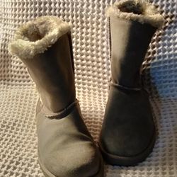 Target brand generic “Uggs”.