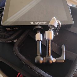 Kinefinity   KineMON -7U 2   Monitor And Naga Arm 