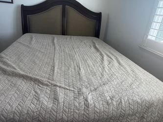 Queen bed set