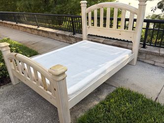 Vintage Queen Bed (Made in USA) – Solid Pine Wood - Headboard/Footboard/Rails/Bonus Box Springs