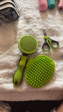 Dog brush & nail clippers