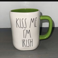 Rae Dunn “KISS ME I’M IRISH” White Mug With Green Inside & Handle