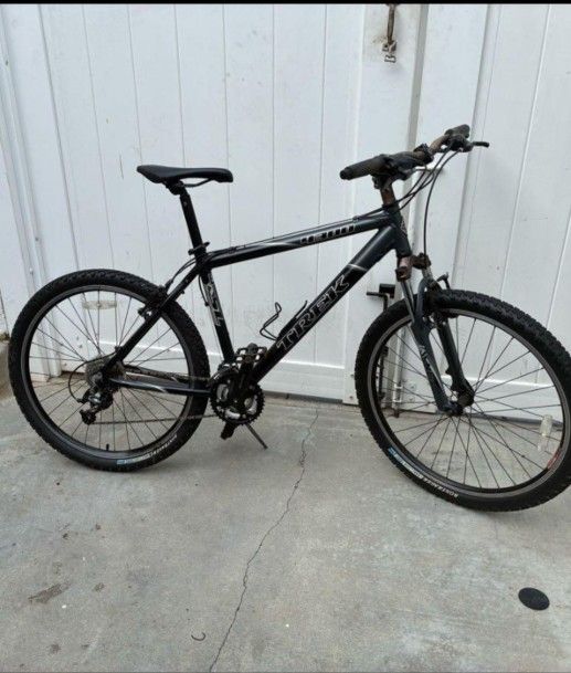 Trek 4300 Mountain Bike