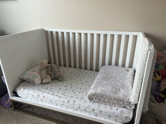 Monarch Hill  3 In 1 Convertible Crib/Bed