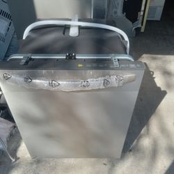 Frigidaire Dishwasher Stainless Steel For Low Price Like Brand New 