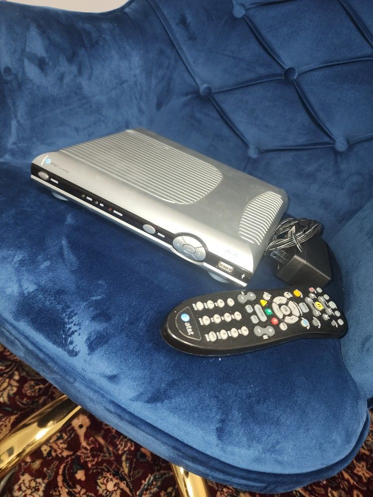 Cable set-top box with AT&T U-verse DVR internet protocol with IPN330HD and remote control