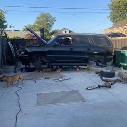 2008 Denali Gmc / PART OUT