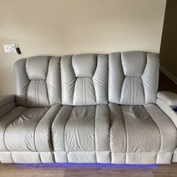 Sofá gris en excelente condiciones