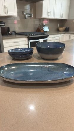 Set of 4 serving dishes