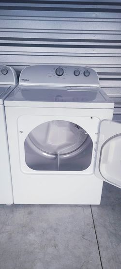 (1 YEAR OLD!! LIKE NEW!!) Only used a couple of times!! Whirlpool Dryer, No Issues Whatsoever!