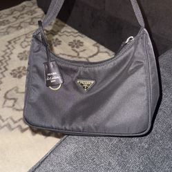 Prada Re- Edition 200 Small Bag