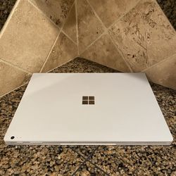 Surface Book with Touch Screen, 256 GB SSD, 8 GB Ram, Windows 11 Pro