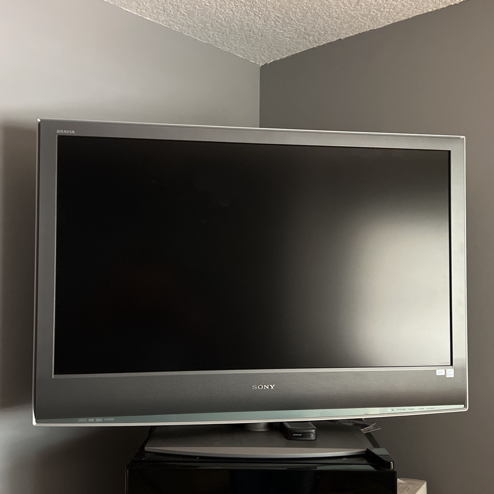 Sony Bravia. TV. 47in. KDL 46S2000