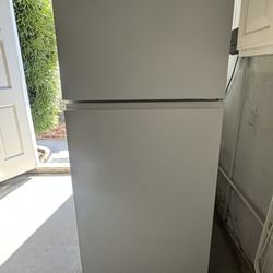 Hisense Refrigerator with Top Freezer Excellent Condition