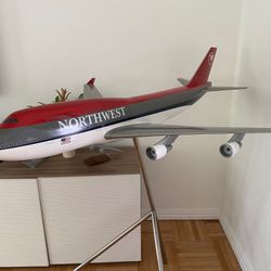 ✈️ Vintage Northwest Airlines Boeing 747-400 Model – Large Display