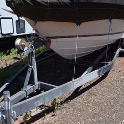 1982 BAYLINER MONTEREY ON DUAL AXLE TRAILER