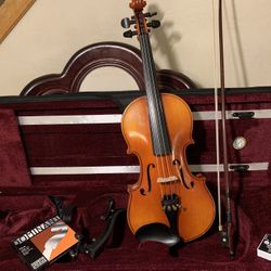 Violin 3/4 made in Japan Suzuki . Has professional set up. New bridge, new Dominant string new rosin. Beautiful sound