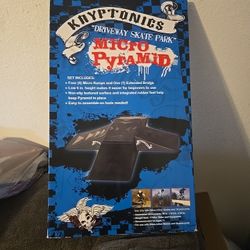 KRYTONICS DRIVEWAY SKATE PARK MICRO PYRAMID 
