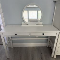 Table/ Vanity Table