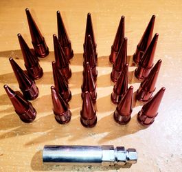 20 Pc Spline Spike Lug Nut Set In Good Condition