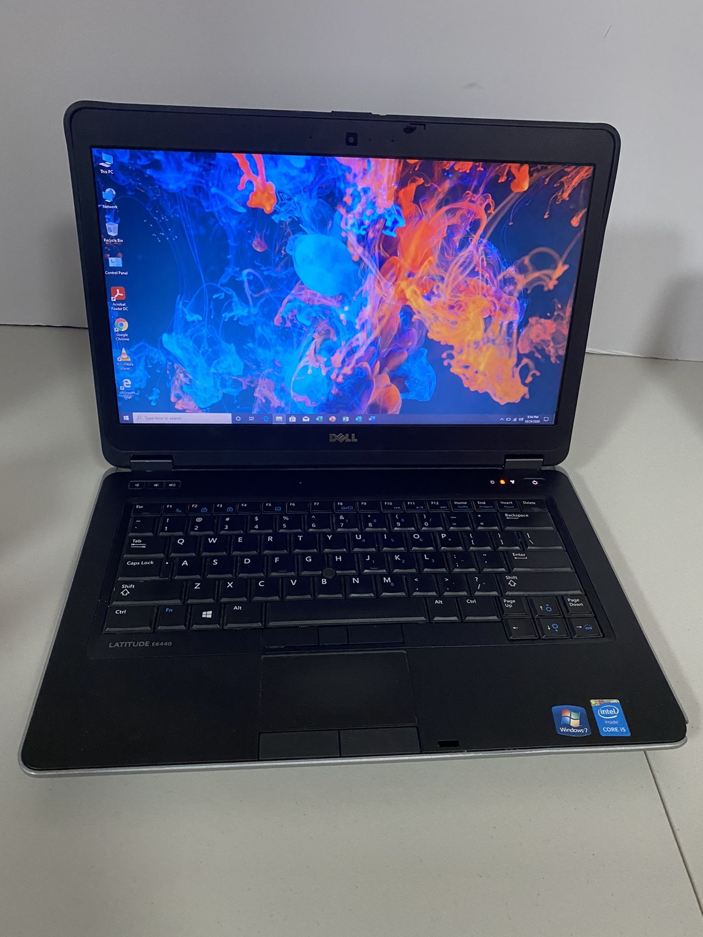 Dell Latitude E6440, 4th Generation Intel Core i5, 8 GB RAM, 180 GB HD, 1 GB Intel HD Graphic Card & 2 GB AMD Radeon Graphics Card, Wireless Wifi, We