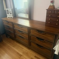 Dresser And 2 Nightstands 