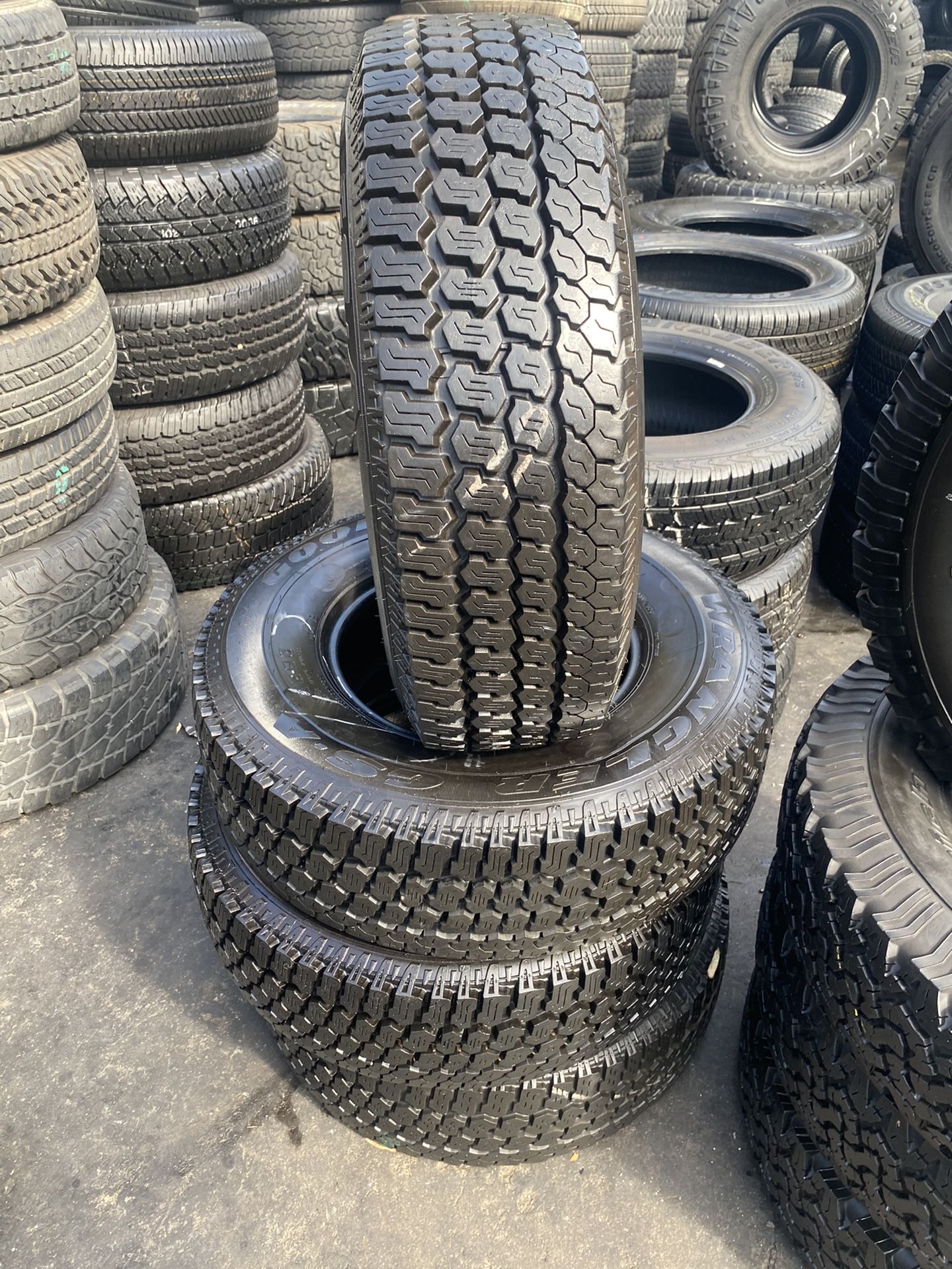 SET GOODYEAR WRANGLER 30/9/50/15 SEMI NEW 95%TREAD LIFE $300 PRICE INCLUDE PROFESSIONAL INSTALLATION AND TAX