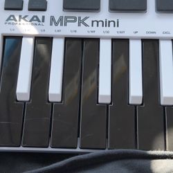 Akai MPK mini 