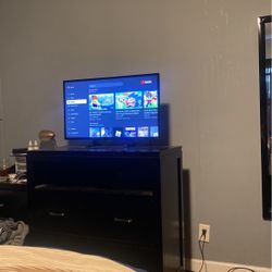 ROKU TV.