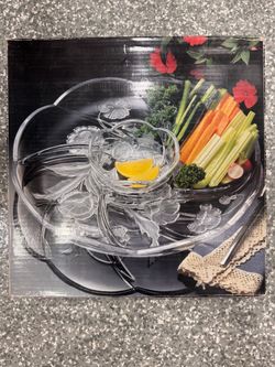 Brand New Crystal Chip And Dip Set