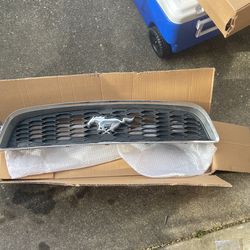 Radiator Grill w/Chrome Molding & Finish Panel-Ford Mustang OEM