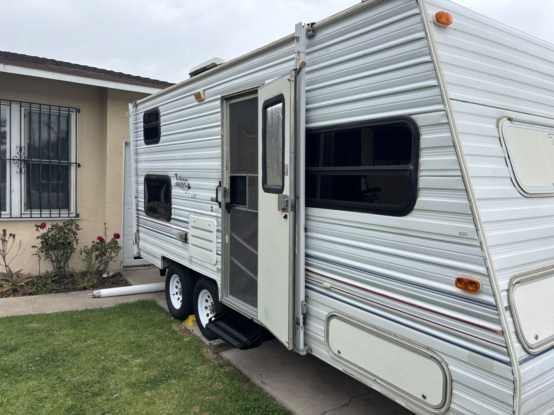 1998 TAHOE TRAVEL LITE BY THON