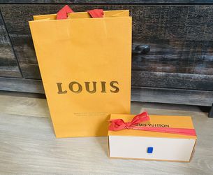 Louis Vuitton 2021 Holiday Box & Shopping Bag for Sale in