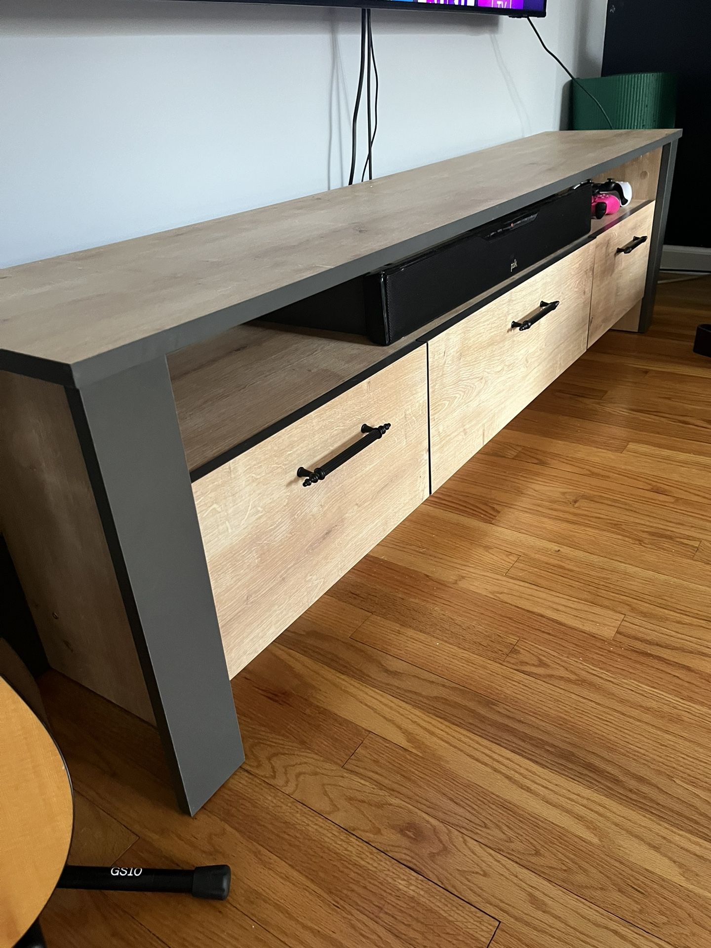 Tv Stand for Sale in Cleveland, OH OfferUp